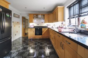 Kitchen / Breakfast Room- click for photo gallery